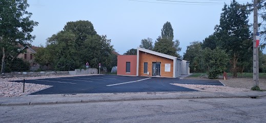 Masseurs kinésithérapeutes : Jessy COURTIER, Caroline AUBRY, Amélie ARNOLD, Médecin Généraliste à Madonne-et-Lamerey