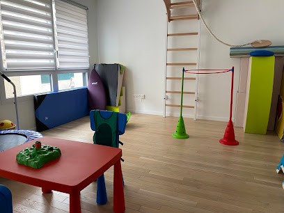 Laube Valérie Et Sa Collaboratrice Romane De Witteleir, Médecin Généraliste à Saint-Cyr-l'École