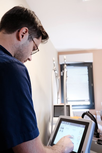Dr Christophe Lacroix - Épilation laser - Lasers Médicaux - Injections visage et corps - Mâcon, Crèches-sur-Saone, Médecin Généraliste à Crêches-sur-Saône