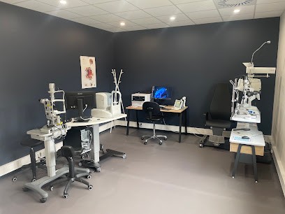 Centre Ophtalmologique De Touraine - Saint Flovier, Médecin Généraliste à Saint-Flovier